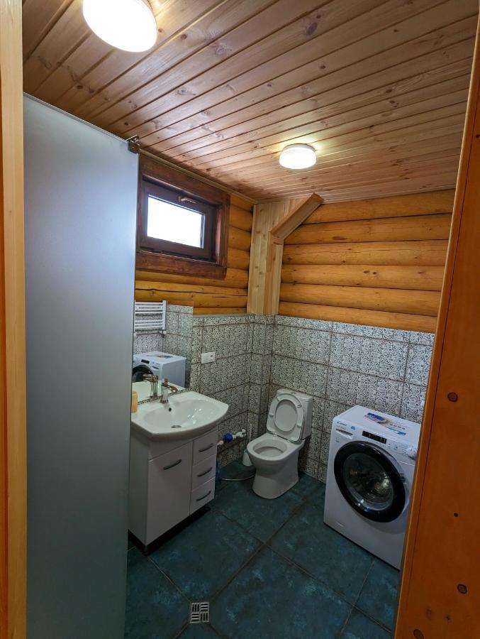 Chalet Log House *